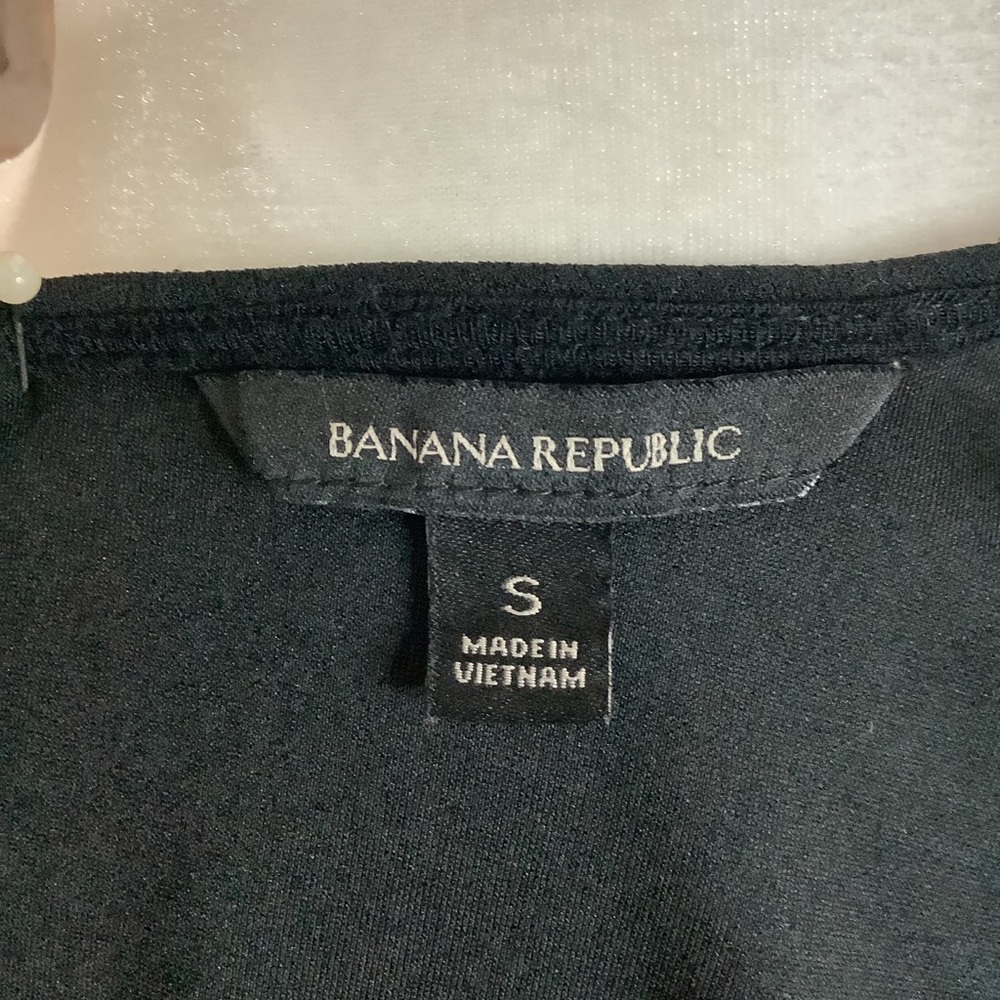 BANANA REPUBLIC Sleeveless Crocheted Lace Cutout Tank Top 5 - Picture 5 of 9